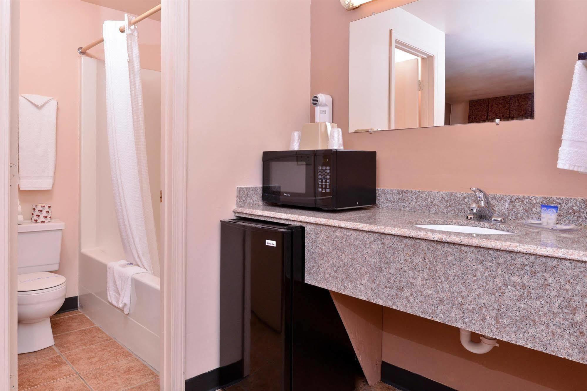 Americas Best Value Inn Юджин Экстерьер фото